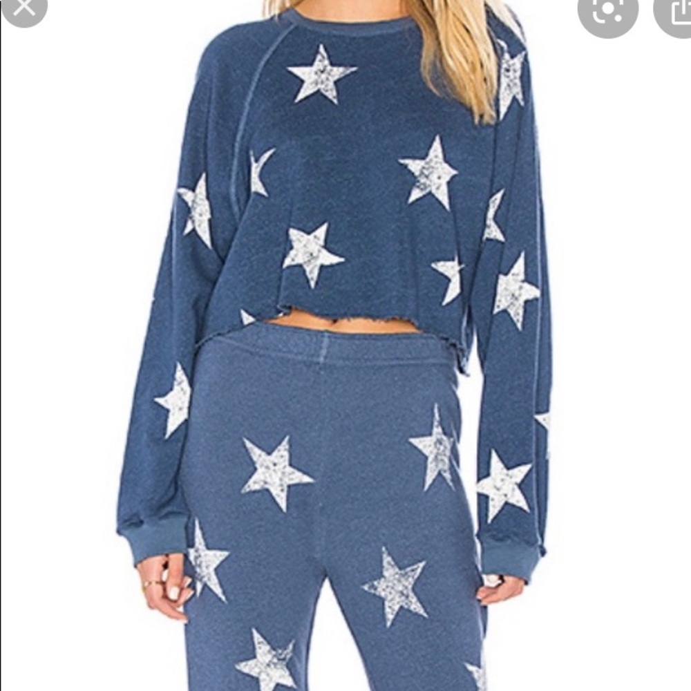 Super cute Monrow star sweatshirt